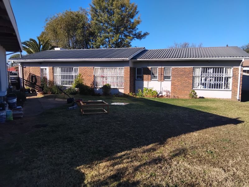 4 Bedroom family home for sale - Photo 4