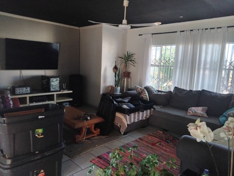 4 Bedroom family home for sale - Photo 8