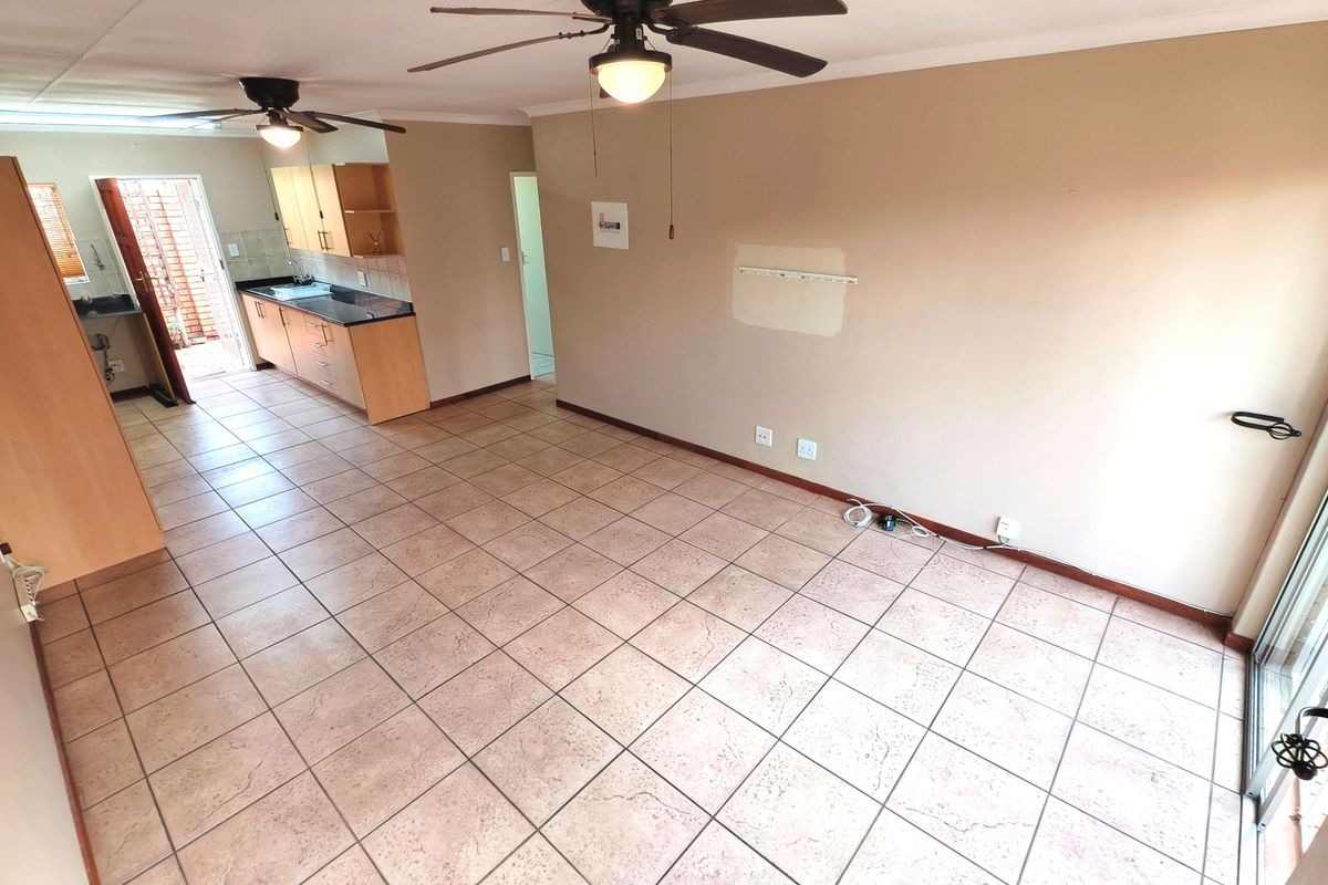 2 Bedroom Townhouse in The Reeds - Photo 4