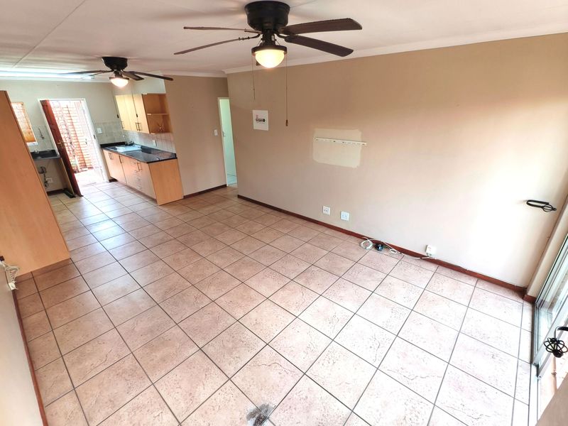 2 Bedroom Townhouse in The Reeds - Photo 4