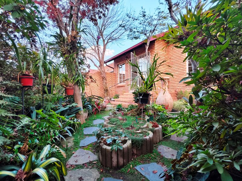 2 Bedroom Townhouse in The Reeds - Photo 1