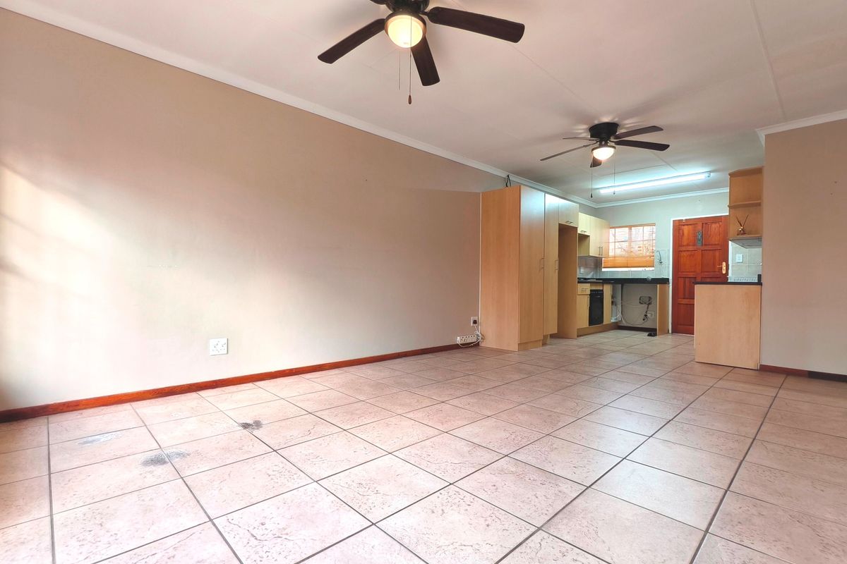 2 Bedroom Townhouse in The Reeds - Photo 2