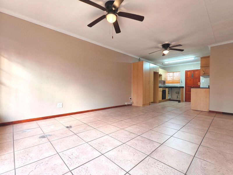 2 Bedroom Townhouse in The Reeds - Photo 2