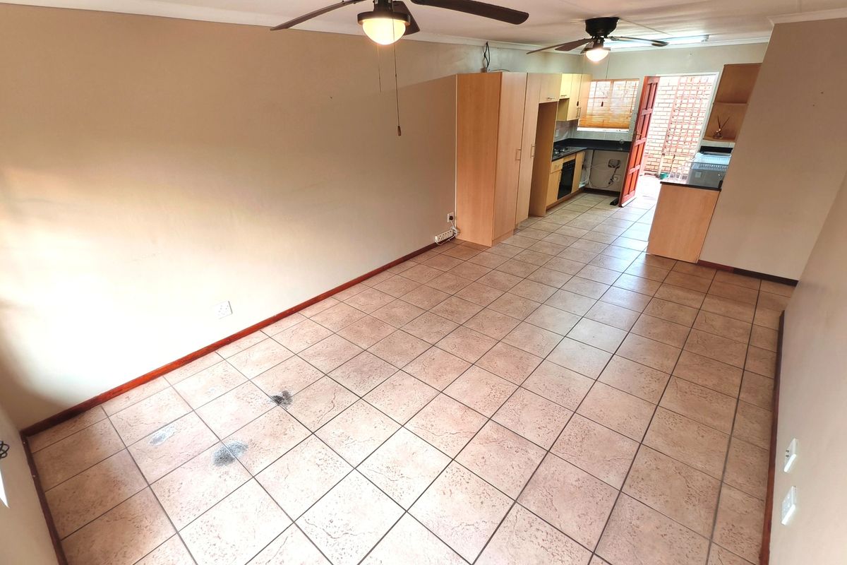 2 Bedroom Townhouse in The Reeds - Photo 3