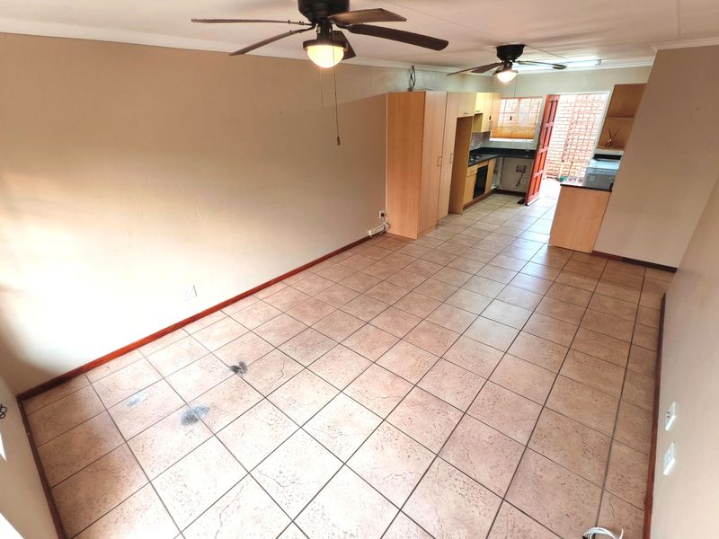 2 Bedroom Townhouse in The Reeds - Photo 3