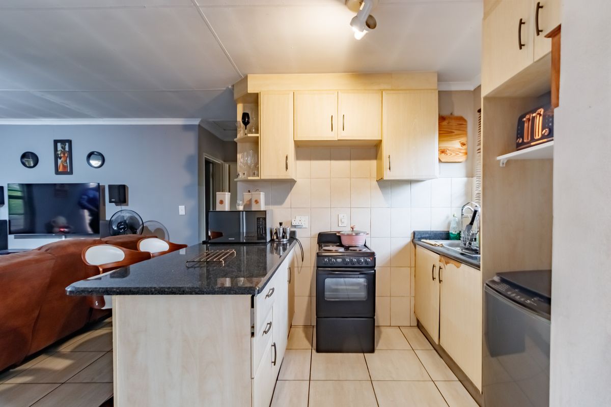 2 Bedroom at Rosewood Complex - Photo 4