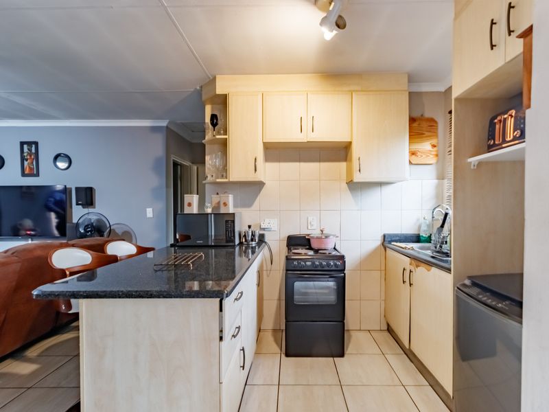 2 Bedroom at Rosewood Complex - Photo 4