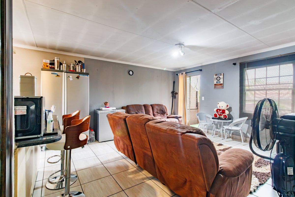 2 Bedroom at Rosewood Complex - Photo 5