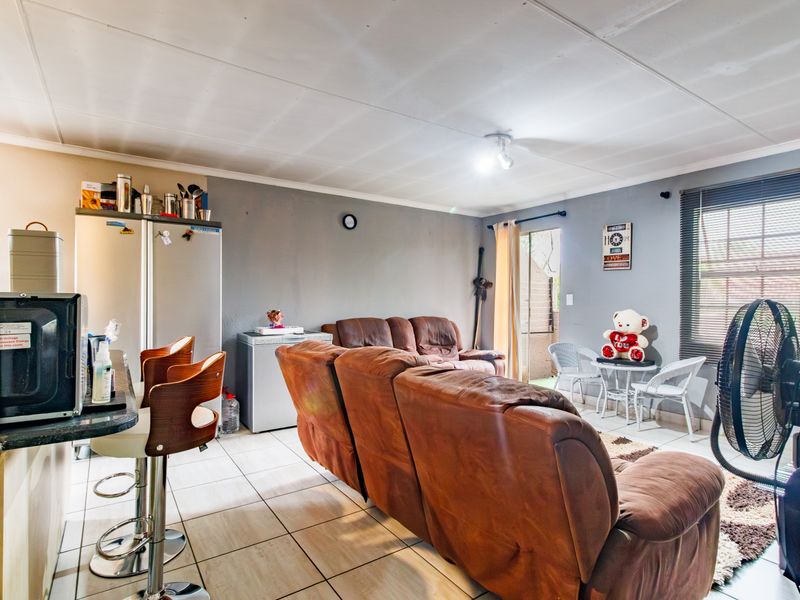 2 Bedroom at Rosewood Complex - Photo 5
