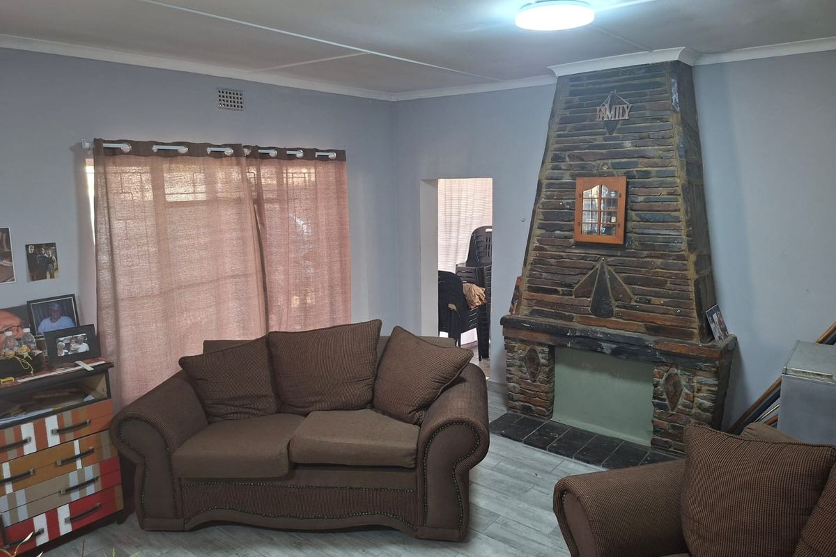 **Renovated 3-Bedroom Home with Flatlet in Arbor Park** - Photo 4
