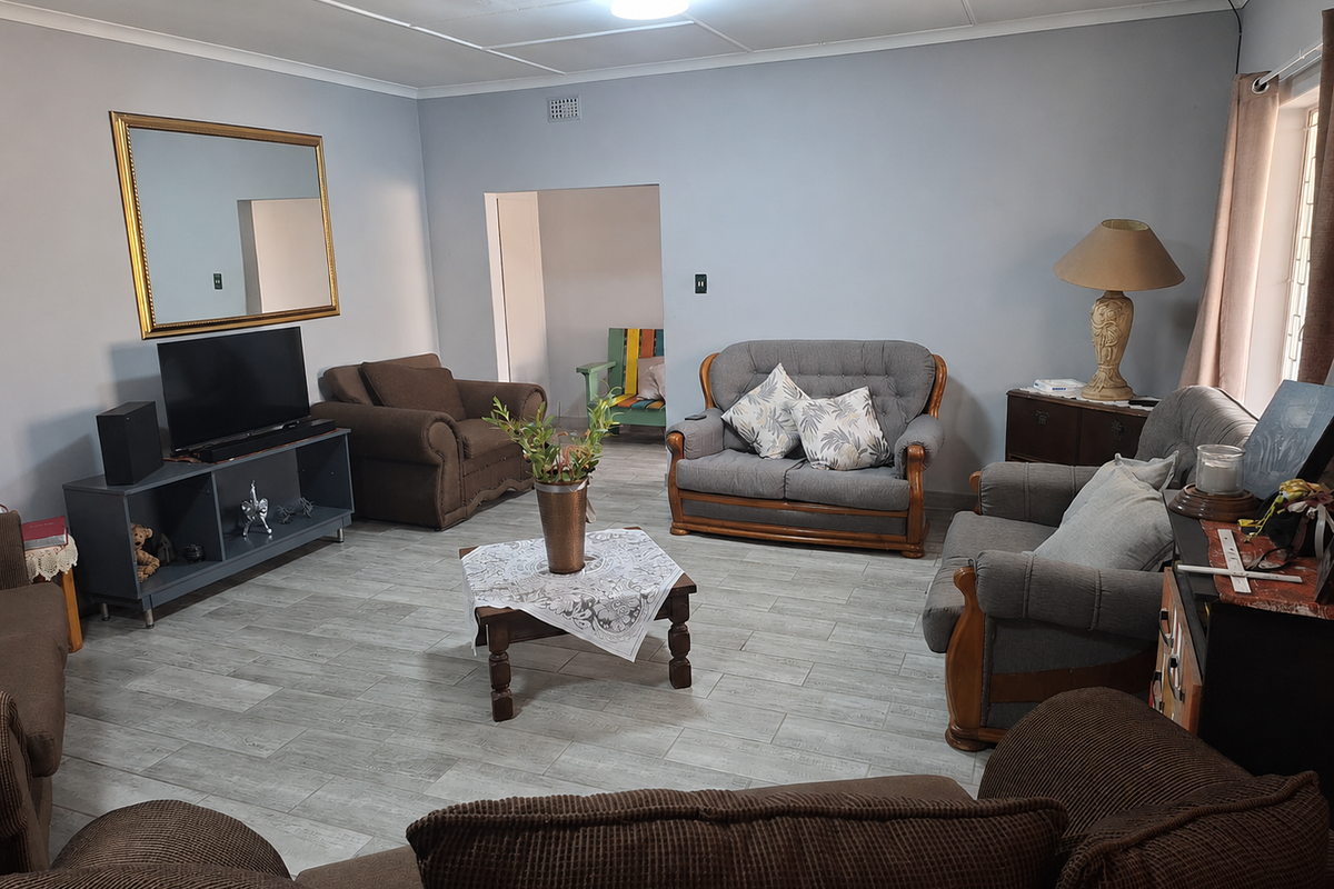**Renovated 3-Bedroom Home with Flatlet in Arbor Park** - Photo 3