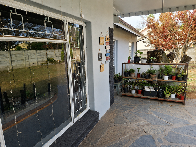 **Renovated 3-Bedroom Home with Flatlet in Arbor Park** - Photo 1