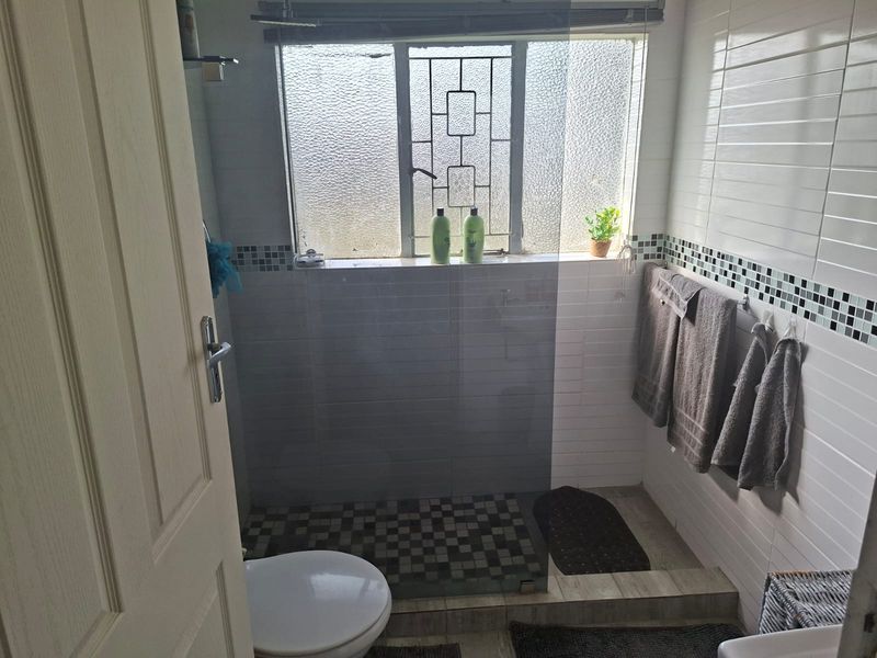 **Renovated 3-Bedroom Home with Flatlet in Arbor Park** - Photo 10