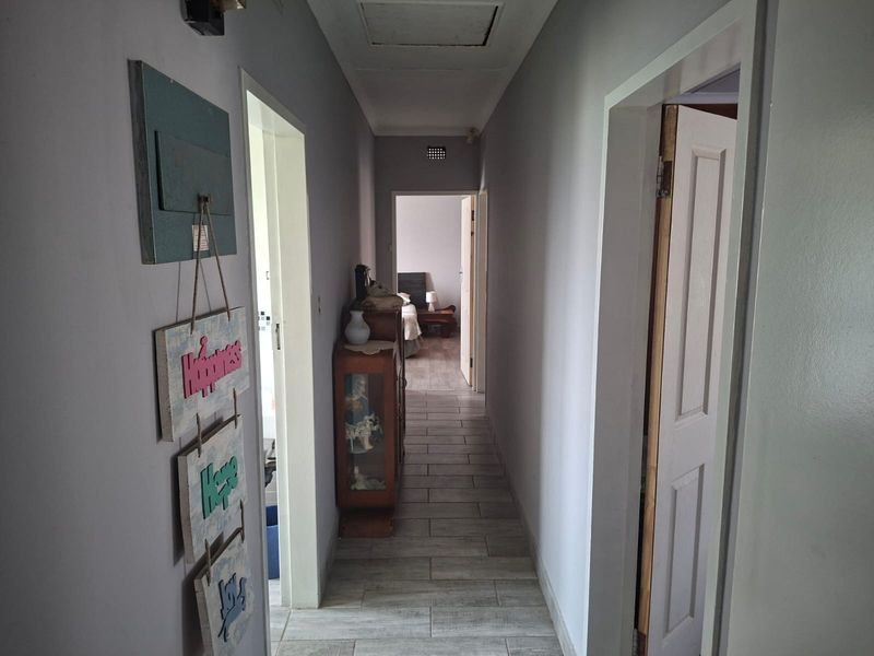 **Renovated 3-Bedroom Home with Flatlet in Arbor Park** - Photo 7