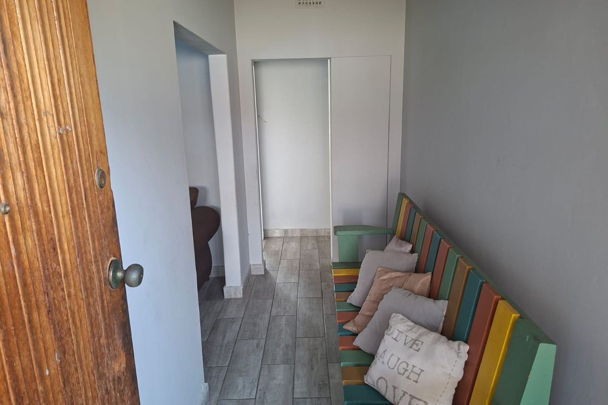 **Renovated 3-Bedroom Home with Flatlet in Arbor Park** - Photo 2