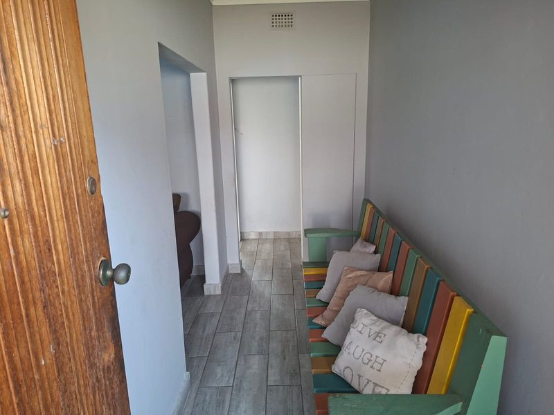**Renovated 3-Bedroom Home with Flatlet in Arbor Park** - Photo 2