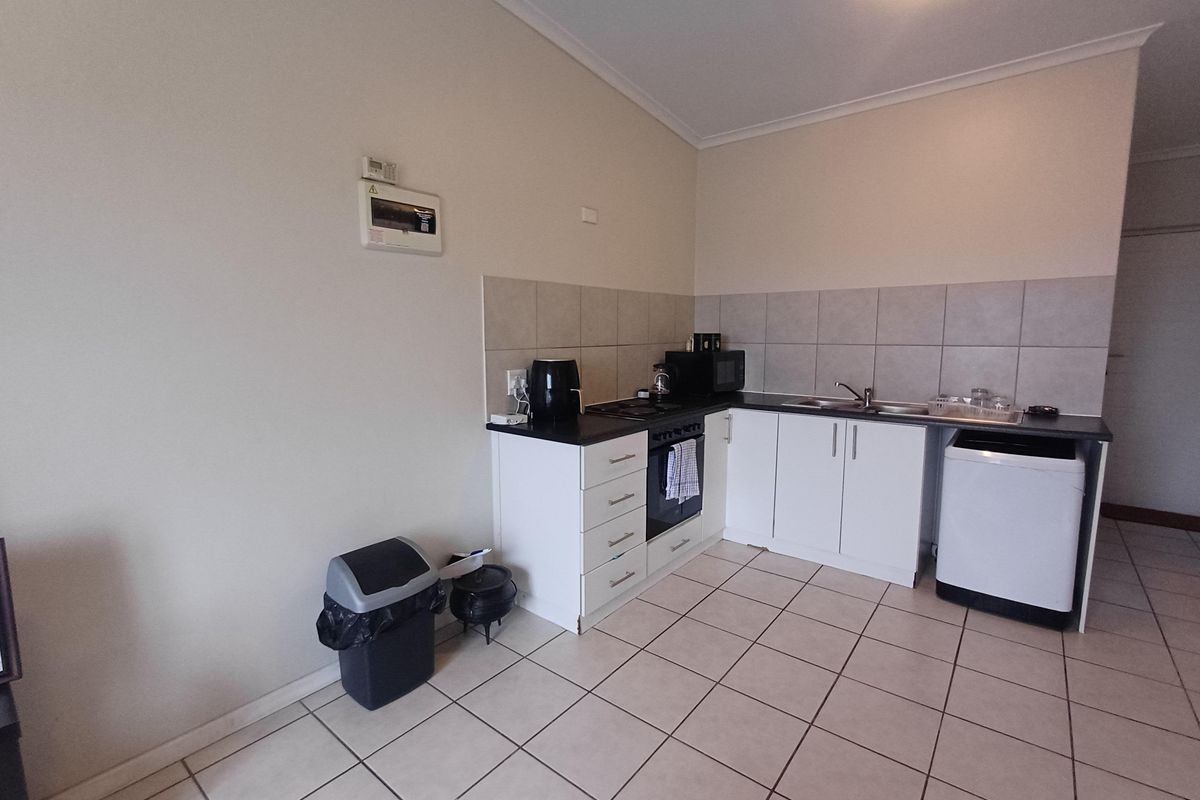 Sunny 2-Bedroom Apartment to Rent in Blackstone, Sonkring, Brackenfell - Photo 5