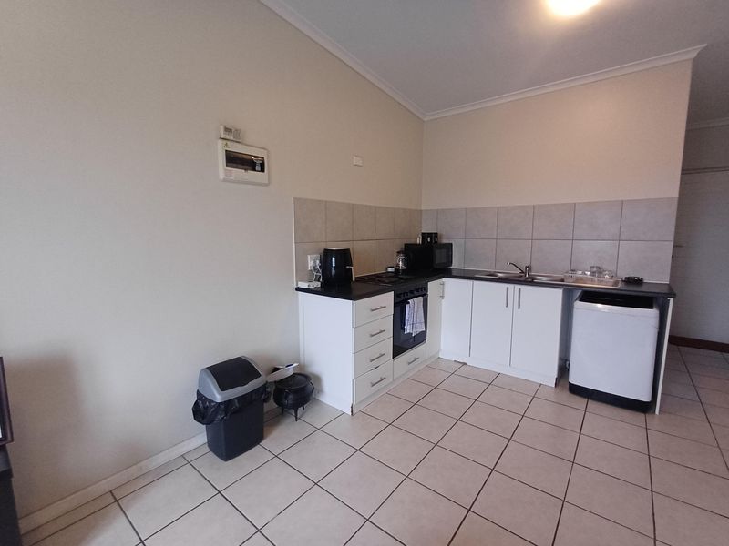 Sunny 2-Bedroom Apartment to Rent in Blackstone, Sonkring, Brackenfell - Photo 5