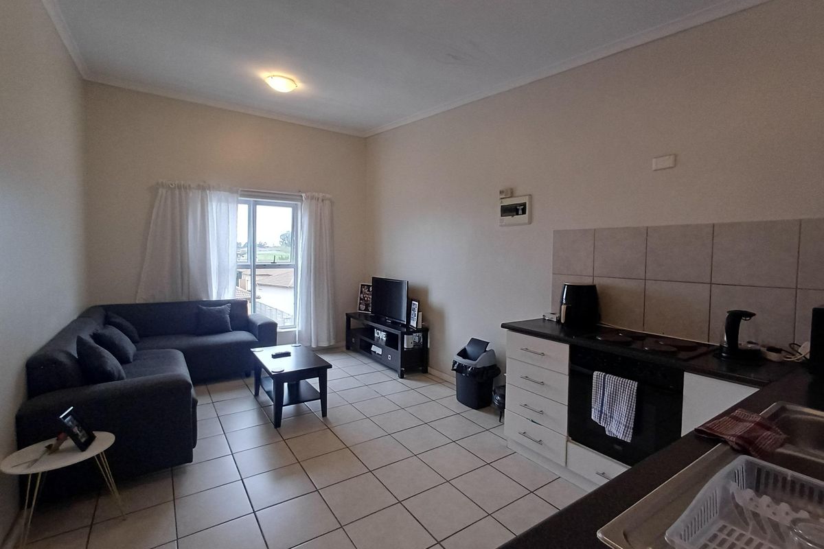 Sunny 2-Bedroom Apartment to Rent in Blackstone, Sonkring, Brackenfell - Photo 2