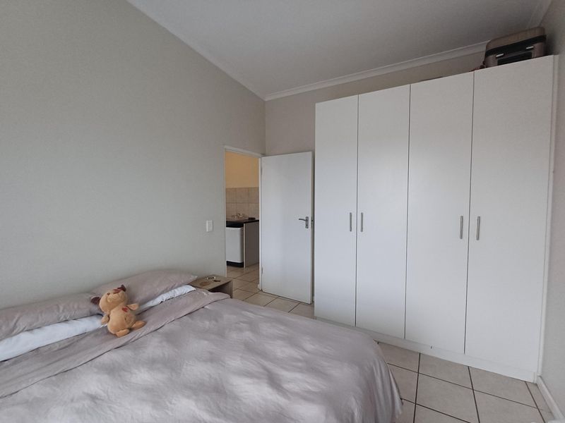 Sunny 2-Bedroom Apartment to Rent in Blackstone, Sonkring, Brackenfell - Photo 8