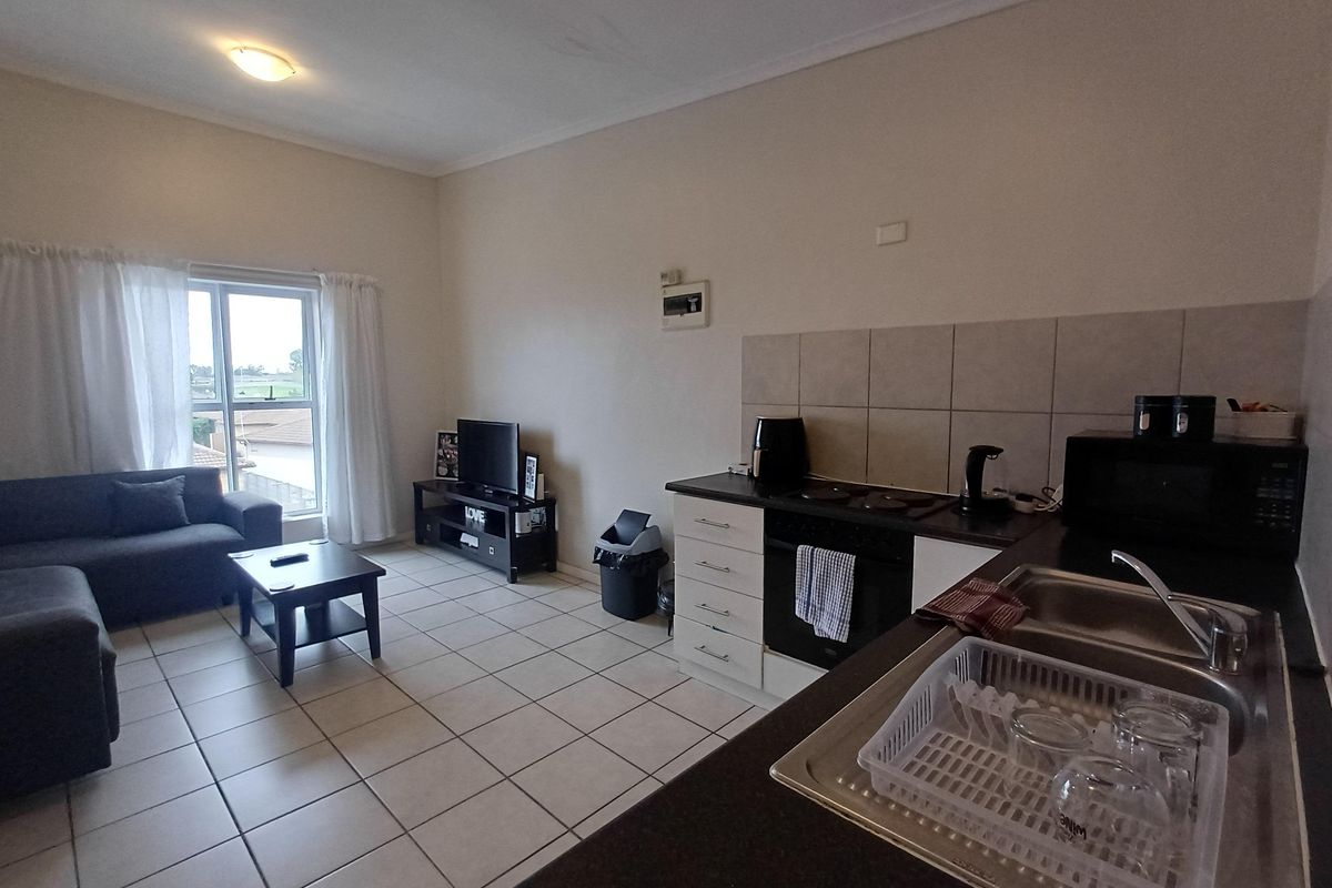 Sunny 2-Bedroom Apartment to Rent in Blackstone, Sonkring, Brackenfell - Photo 3