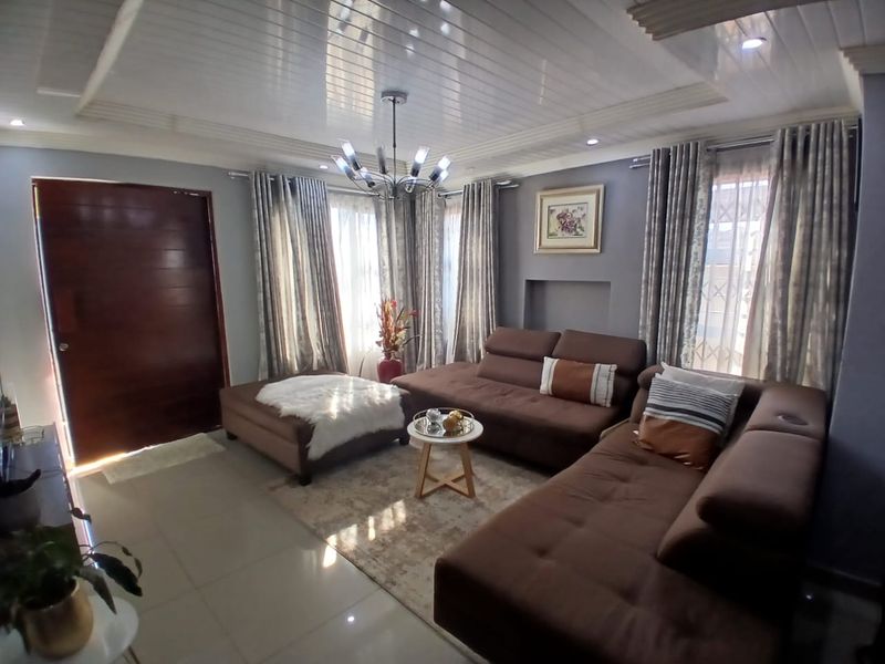 Your dream family home awaits in Glenway Estate - Photo 3