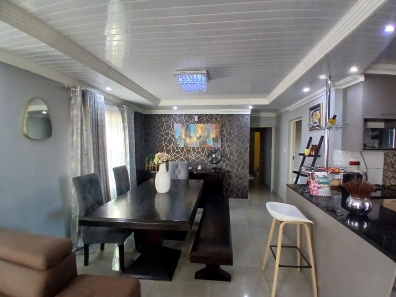 Your dream family home awaits in Glenway Estate - Photo 9