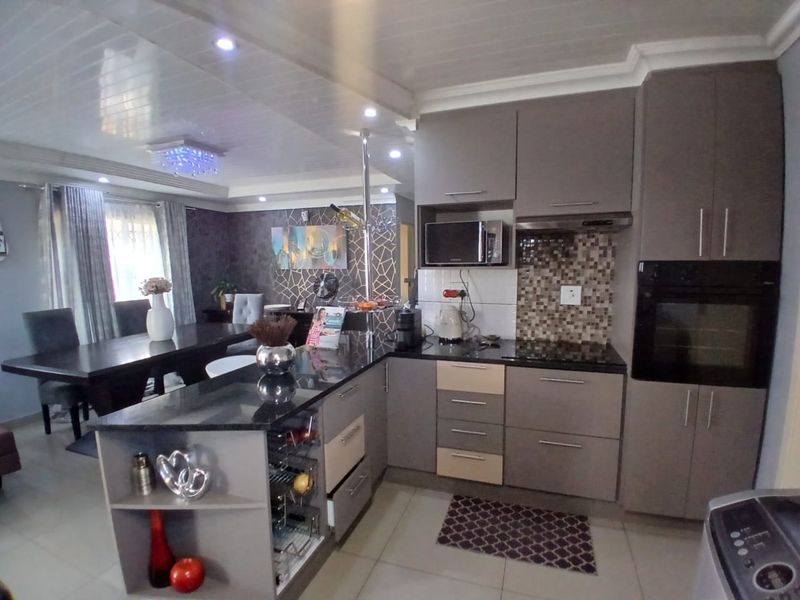 Your dream family home awaits in Glenway Estate - Photo 8