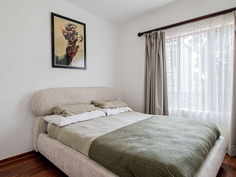 Sunny, Bright home with a super sized garden - Photo 8