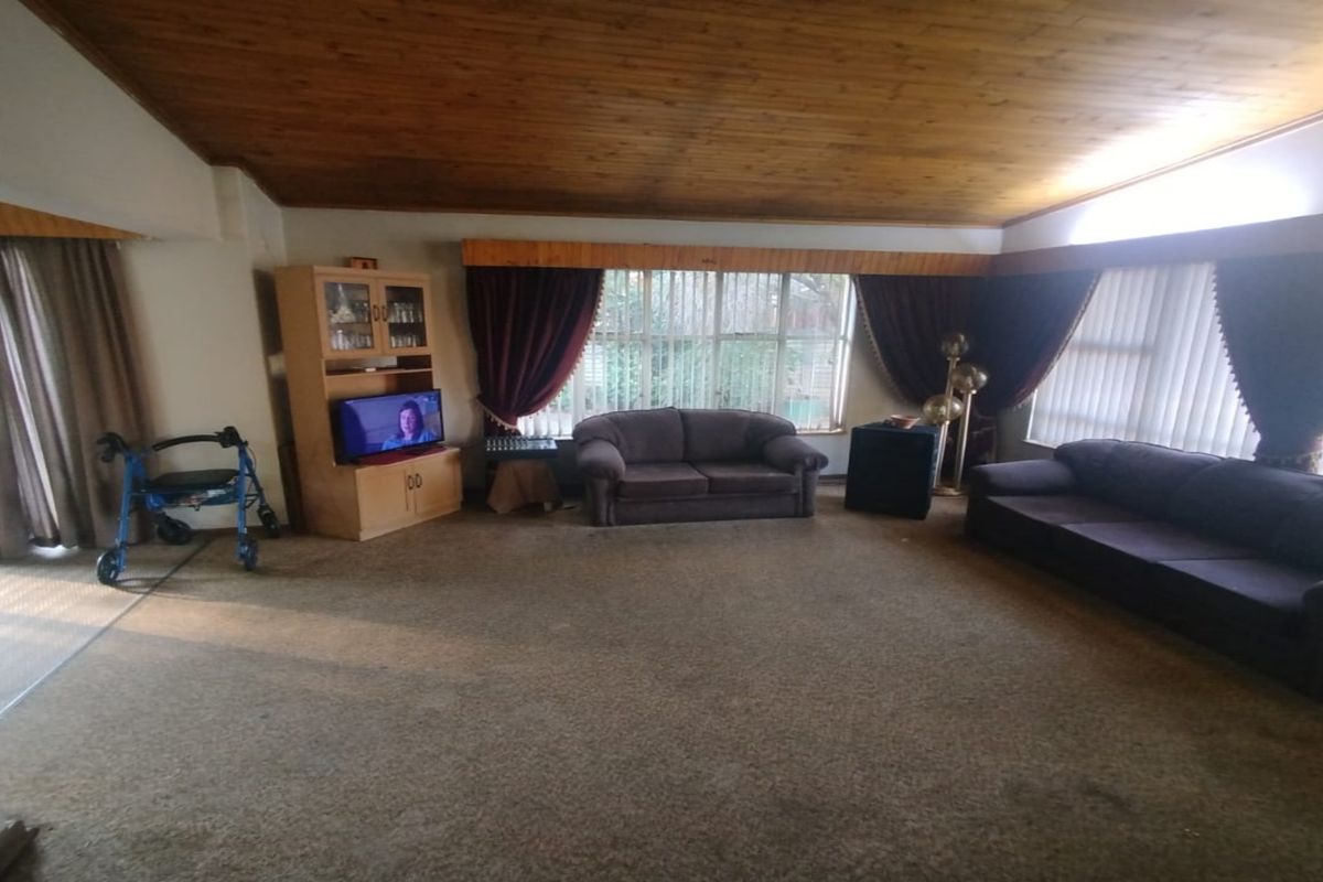 Freehold For Sale In Bloemfontein - Photo 3
