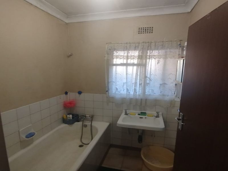 Freehold For Sale In Bloemfontein - Photo 8