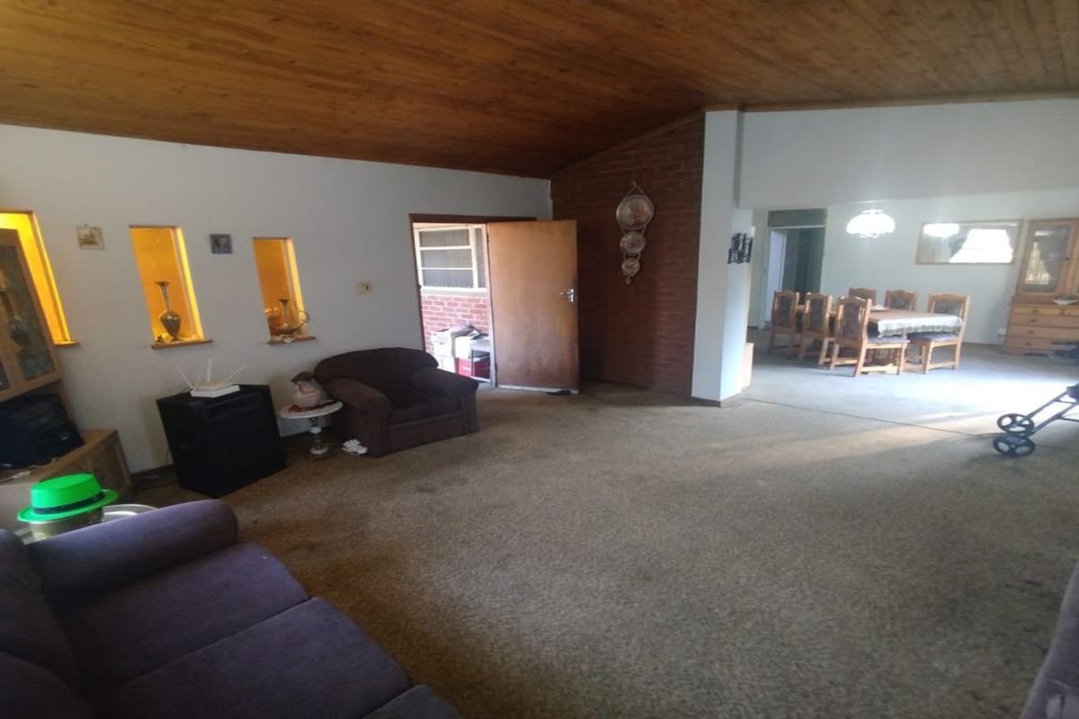 Freehold For Sale In Bloemfontein - Photo 2