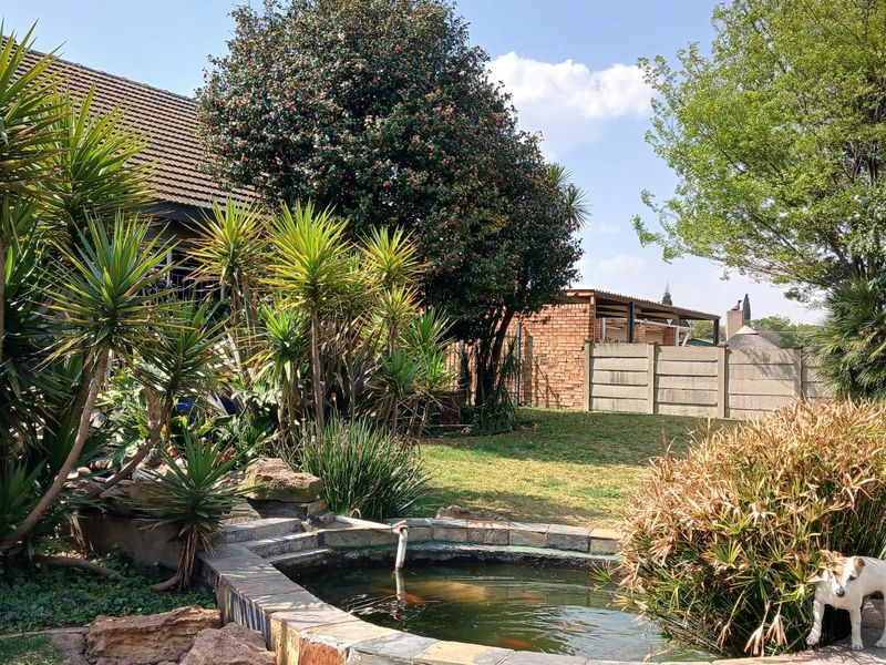 5 Bedroom luxury home with indoor braai and jacuzzi - Photo 6
