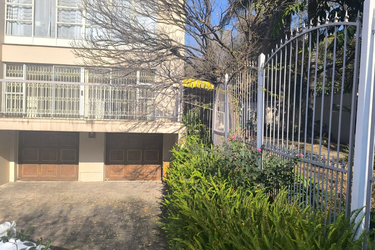 Riverside Living in the Heart of South Crest – Where Space, Security & Nature Meet - Photo 3