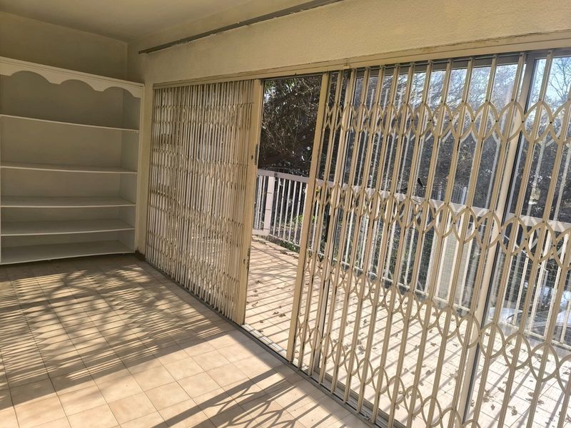 Riverside Living in the Heart of South Crest – Where Space, Security & Nature Meet - Photo 8