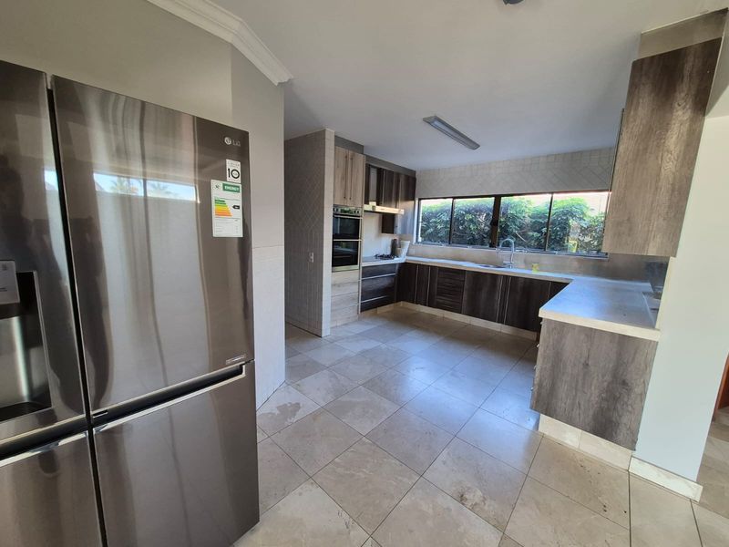 Entertainer’s Dream With Private Pool - Photo 2