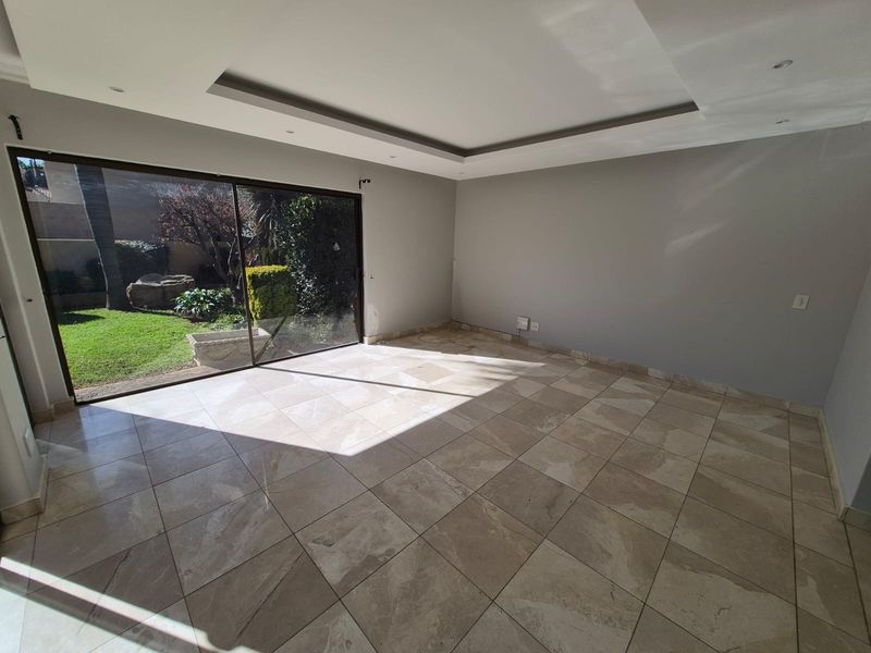 Entertainer’s Dream With Private Pool - Photo 5