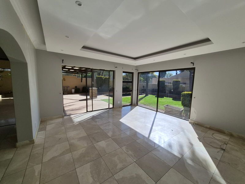Entertainer’s Dream With Private Pool - Photo 6