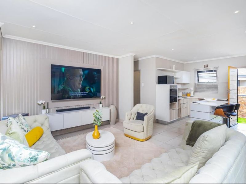 Modern 3-Bedroom Family Home in Lion Pride Lifestyle Estate - Photo 7