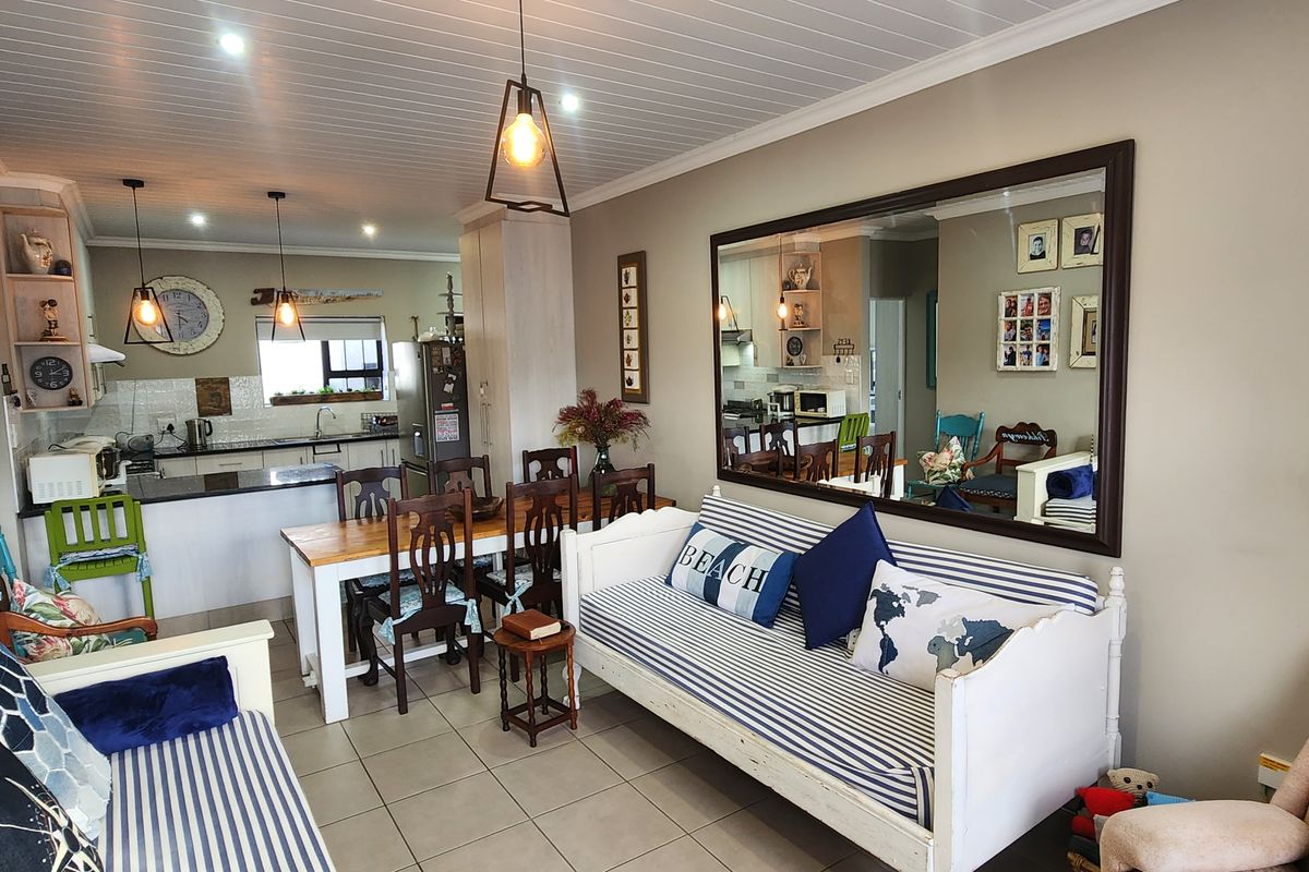 Smart design. Eco-friendly living. The perfect secure lock-up-and-go. - Photo 4