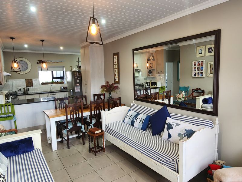 Smart design. Eco-friendly living. The perfect secure lock-up-and-go. - Photo 4
