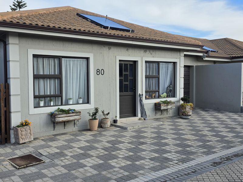 Smart design. Eco-friendly living. The perfect secure lock-up-and-go. - Photo 1