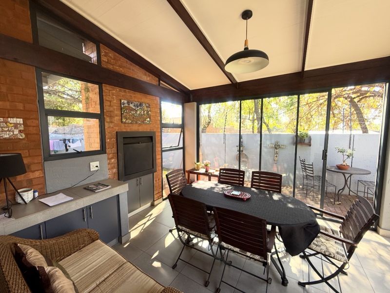 Modern 3 Bedroom Home in Mont Acres Estate - Photo 3