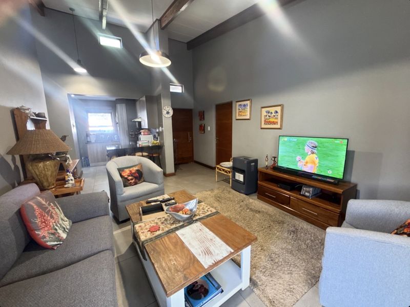 Modern 3 Bedroom Home in Mont Acres Estate - Photo 5