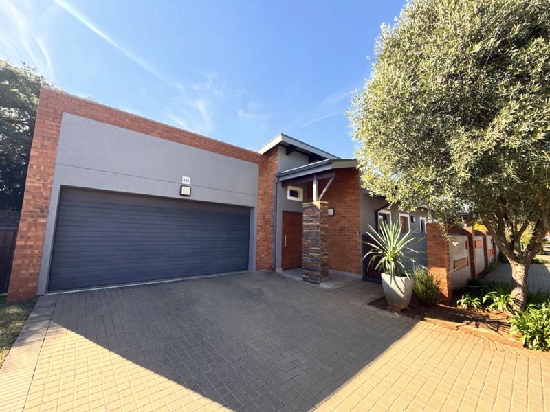 Modern 3 Bedroom Home in Mont Acres Estate - Photo 1