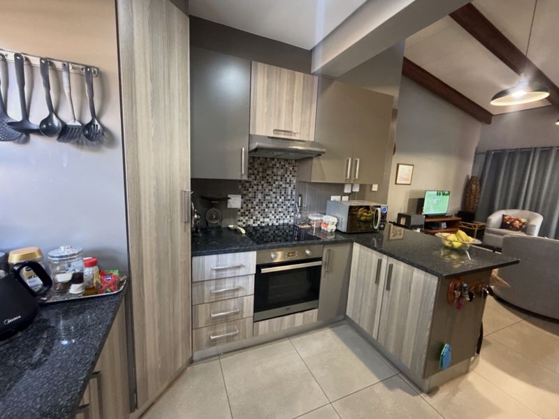 Modern 3 Bedroom Home in Mont Acres Estate - Photo 6