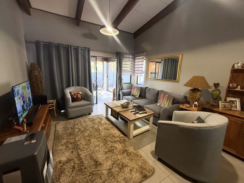 Modern 3 Bedroom Home in Mont Acres Estate - Photo 4