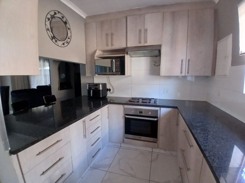 A statement home with timeless appeal! - Photo 8