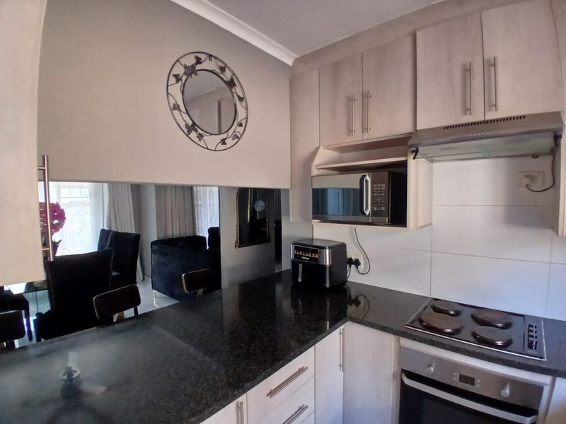 A statement home with timeless appeal! - Photo 9