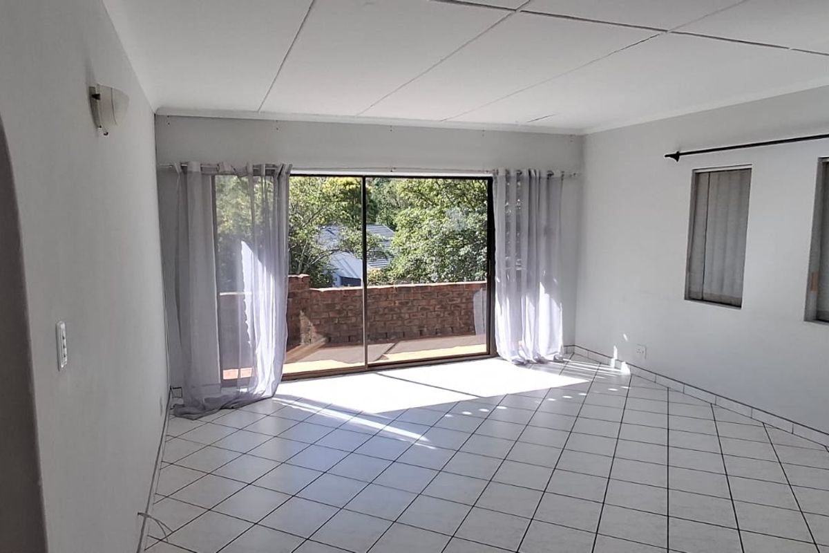 Spacious 4 Bedroom Family Home in Gonubie - Photo 5